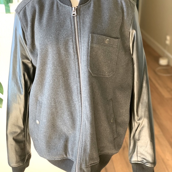 Levi’s men’s XL grey wool jacket with faux black leather sleeves. Great cond